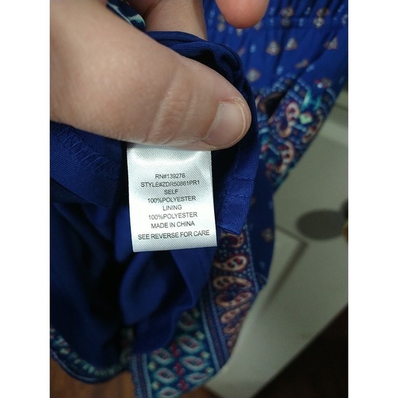 DanielRainn 2 Blue Paisley Long Roll Tab V Neck Shirt Blouse. Size M - Picture 13 of 14
